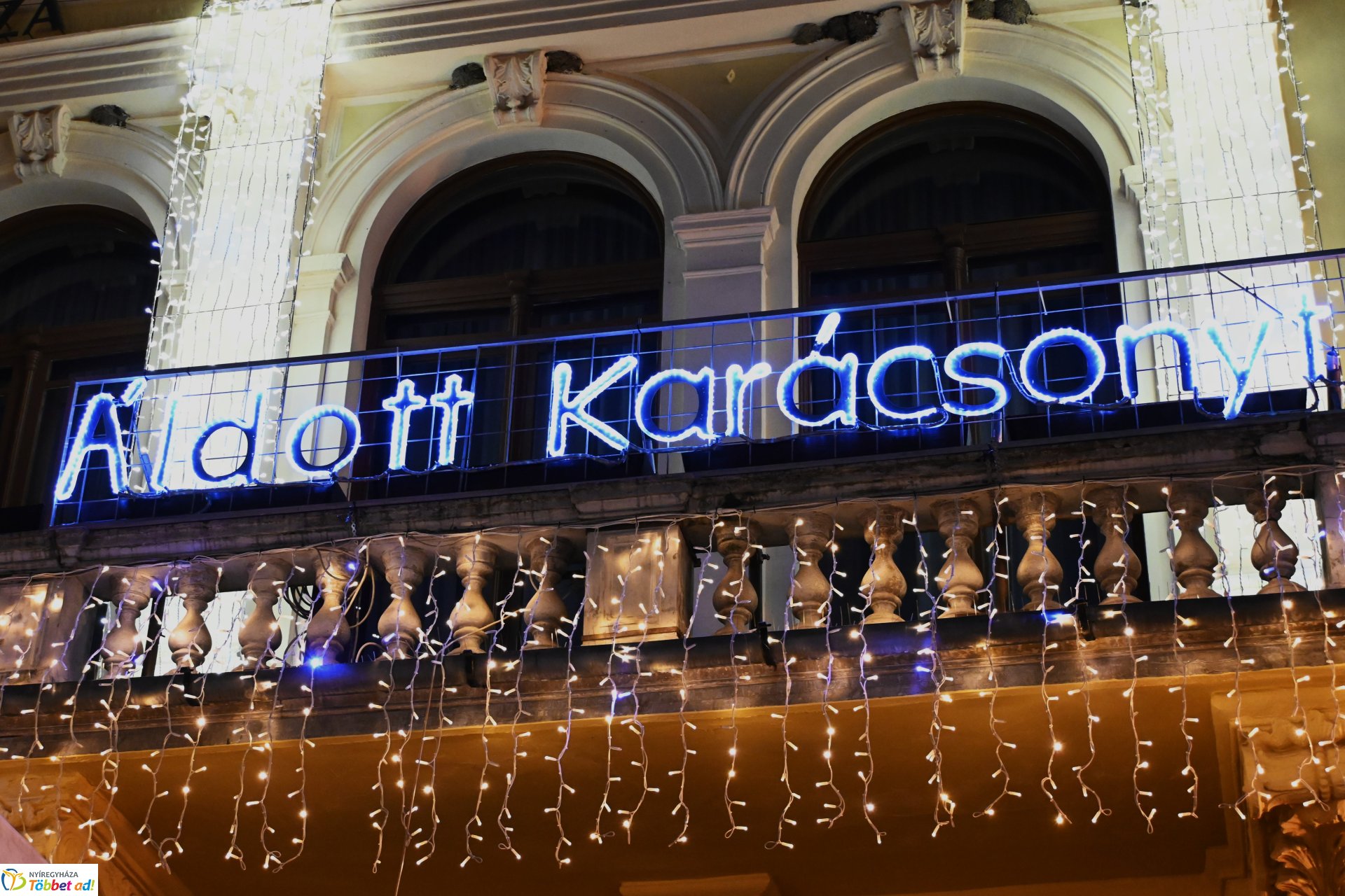 A szeretet lángja is  ég már az adventi  koszorún Nyíregyháza belvárosában