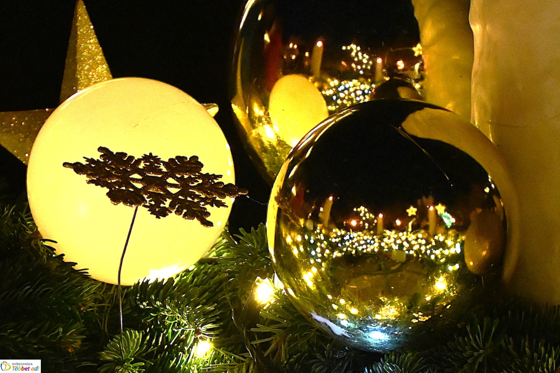 A szeretet lángja is  ég már az adventi  koszorún Nyíregyháza belvárosában