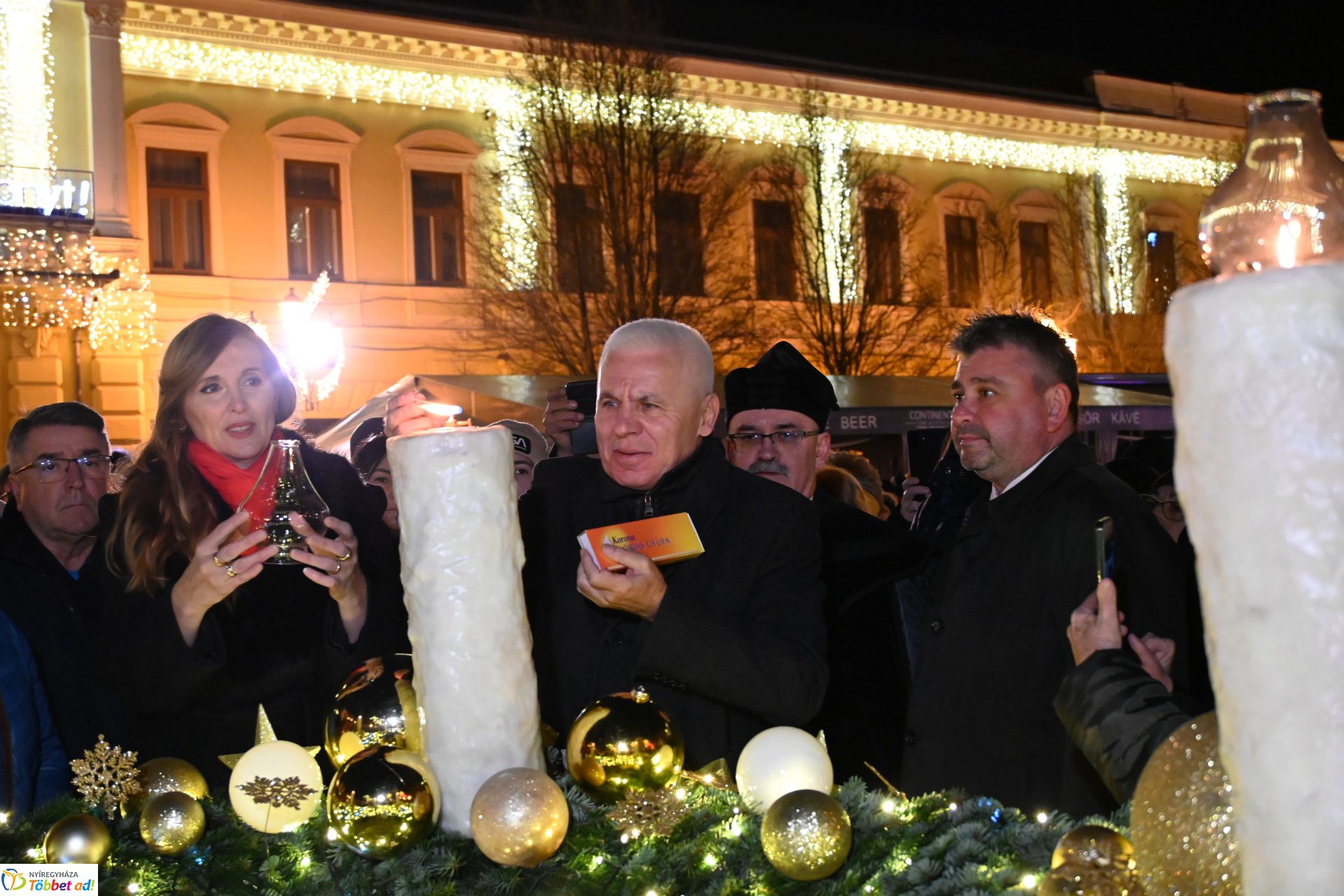 A szeretet lángja is  ég már az adventi  koszorún Nyíregyháza belvárosában