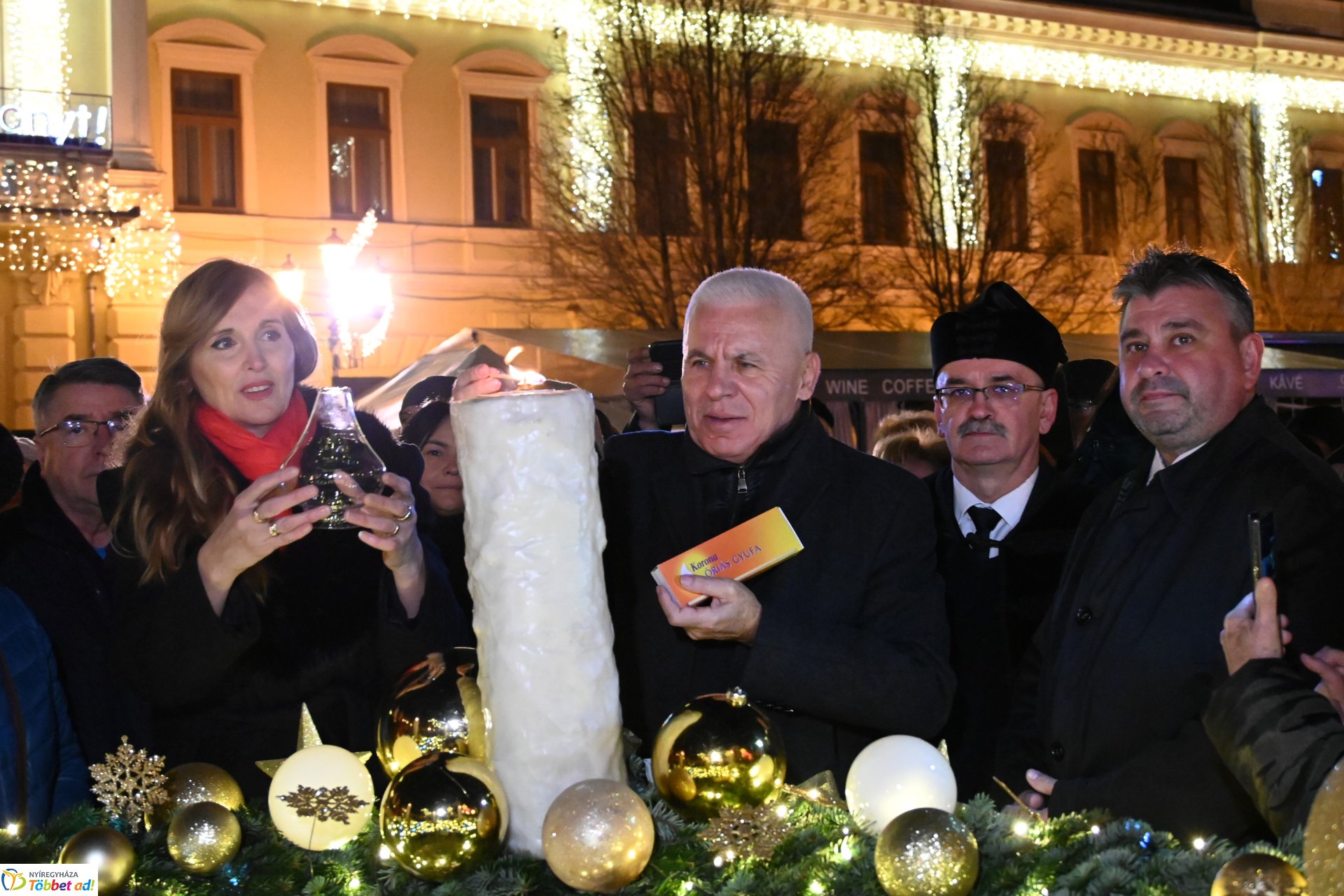 A szeretet lángja is  ég már az adventi  koszorún Nyíregyháza belvárosában