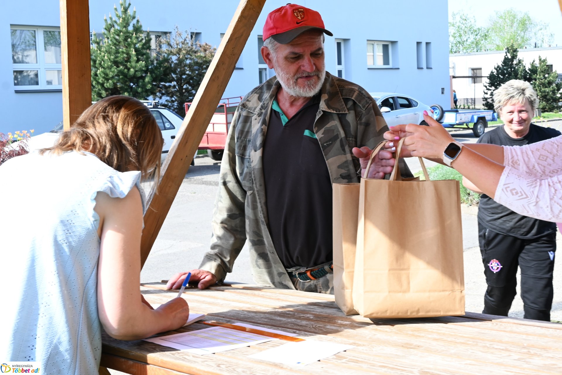A szomszéd fűje mindig zöldebb - fűmagvak átadása a NYÍRVV-nél