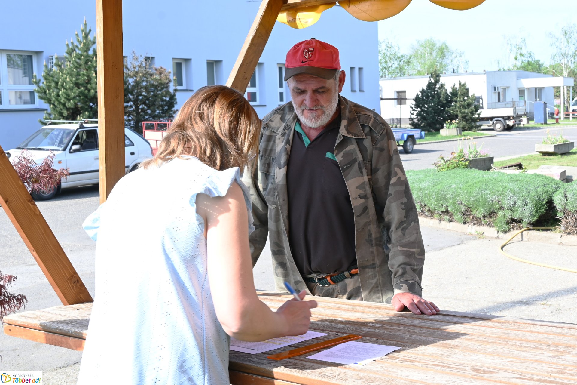 A szomszéd fűje mindig zöldebb - fűmagvak átadása a NYÍRVV-nél