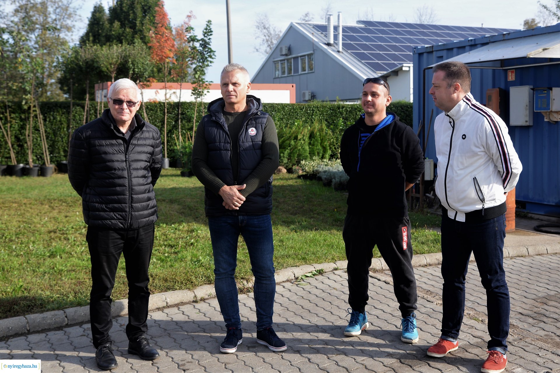 A Városszépítő program növényeinek átadása