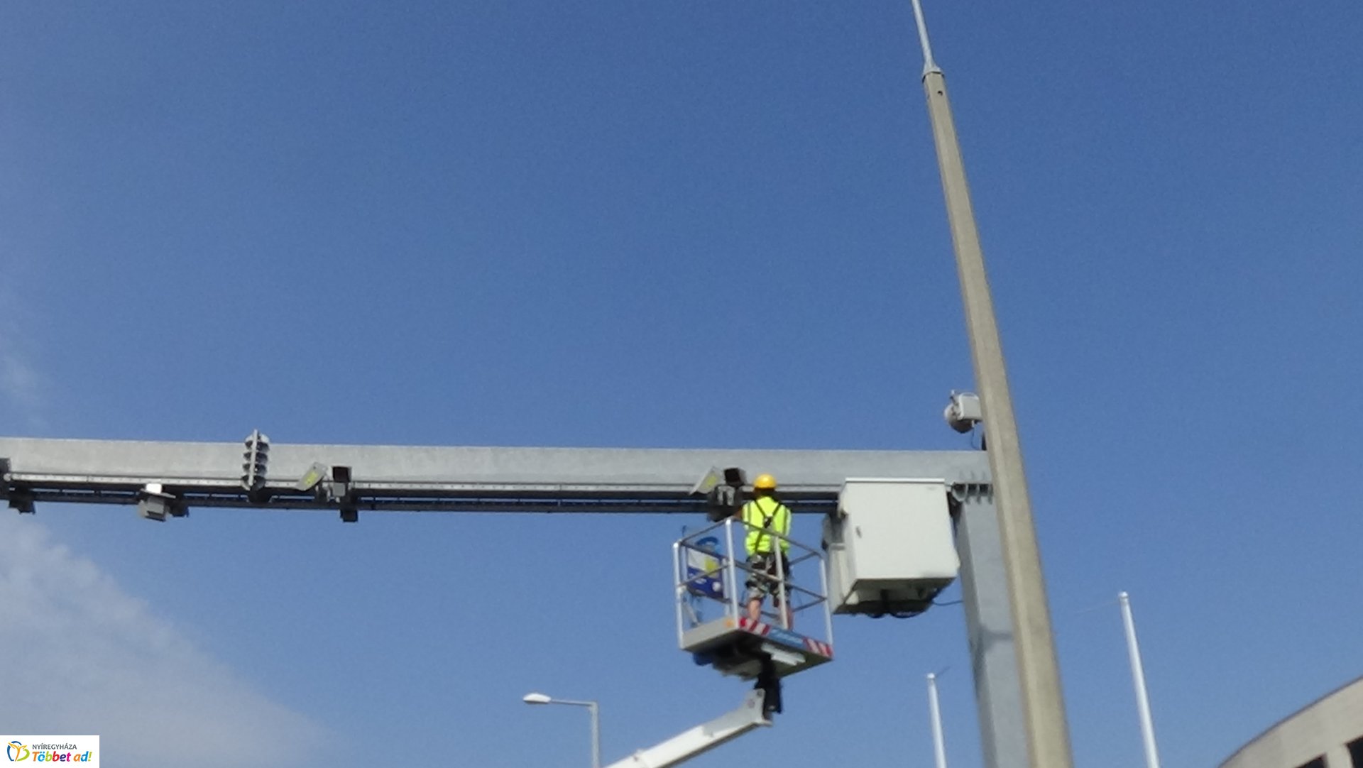 A VÉDA kapuk karbantartását végzik