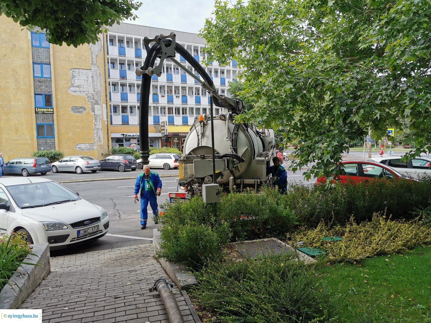 A Zrínyi Ilona utcai sávházhoz szennyvíz duguláshoz riasztották a Nyírségvíz Zrt. szakemberit
