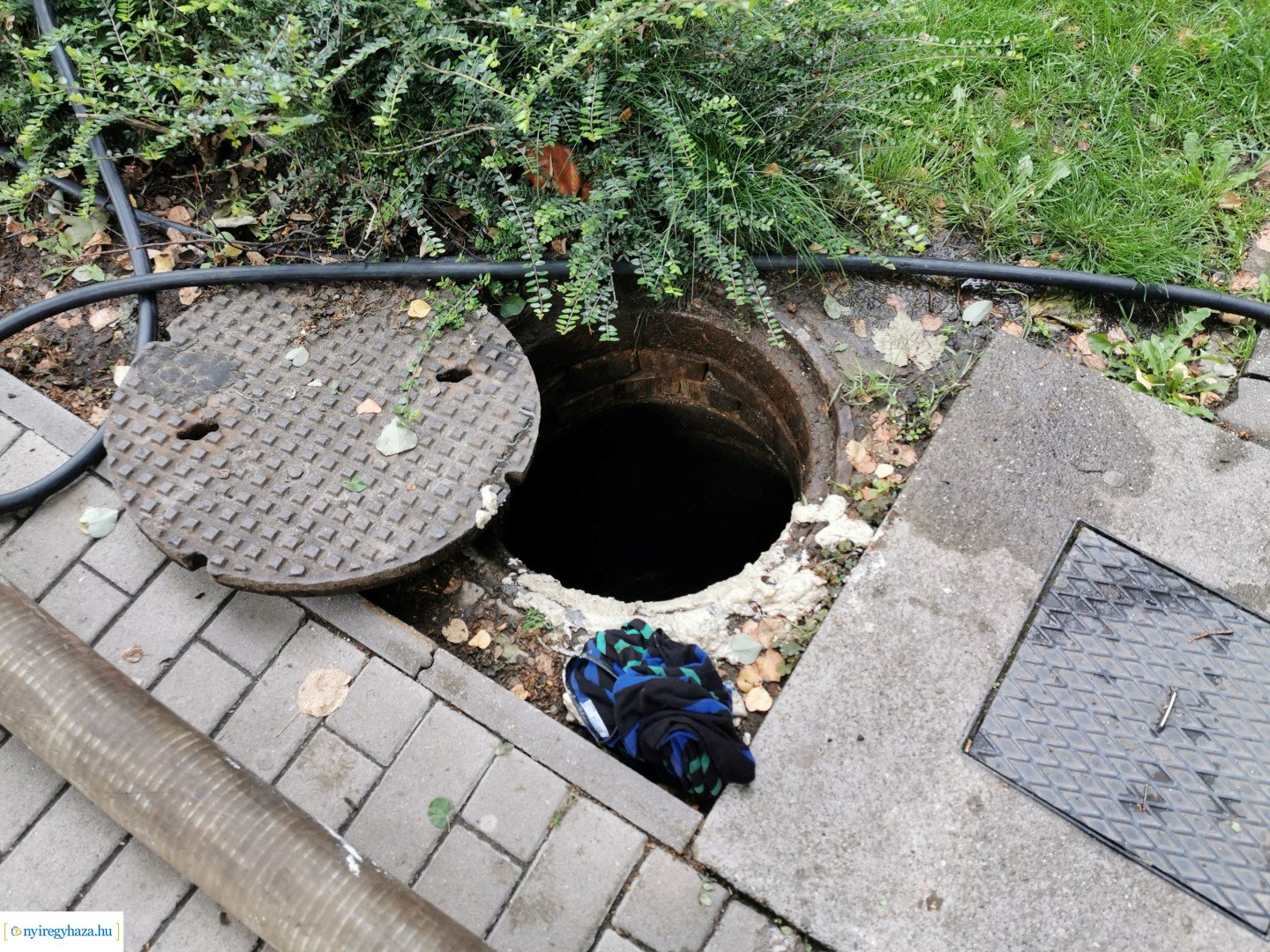A Zrínyi Ilona utcai sávházhoz szennyvíz duguláshoz riasztották a Nyírségvíz Zrt. szakemberit