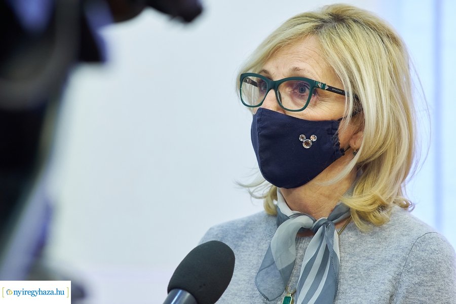 Adomány a Jósa András Oktatókórháznak