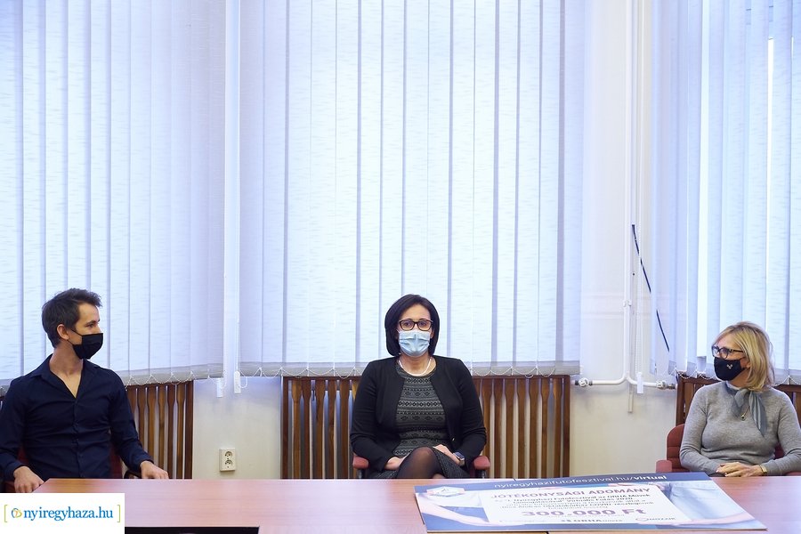 Adomány a Jósa András Oktatókórháznak