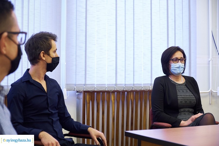 Adomány a Jósa András Oktatókórháznak