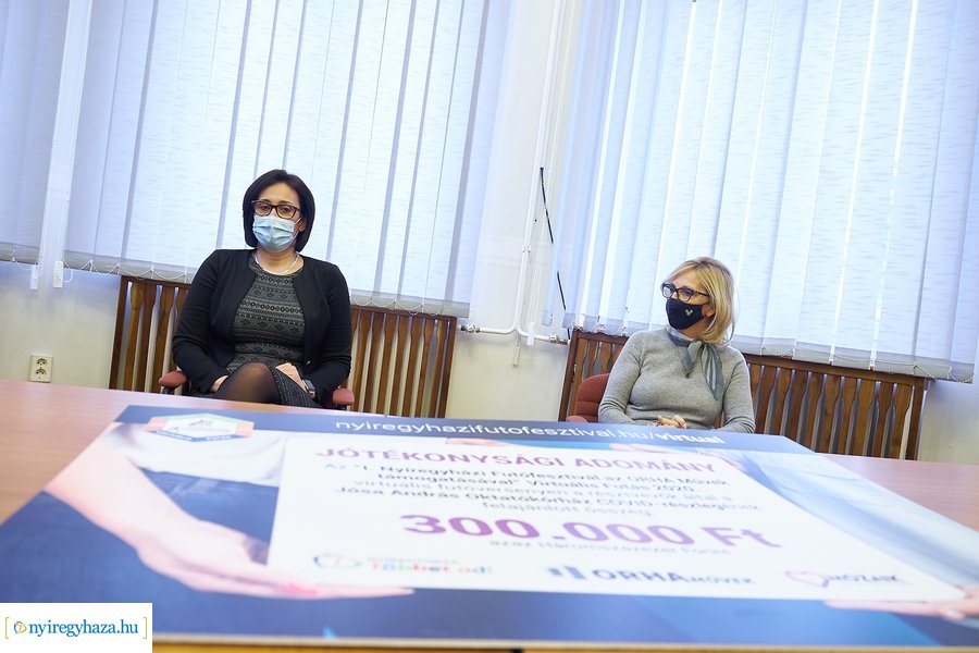 Adomány a Jósa András Oktatókórháznak