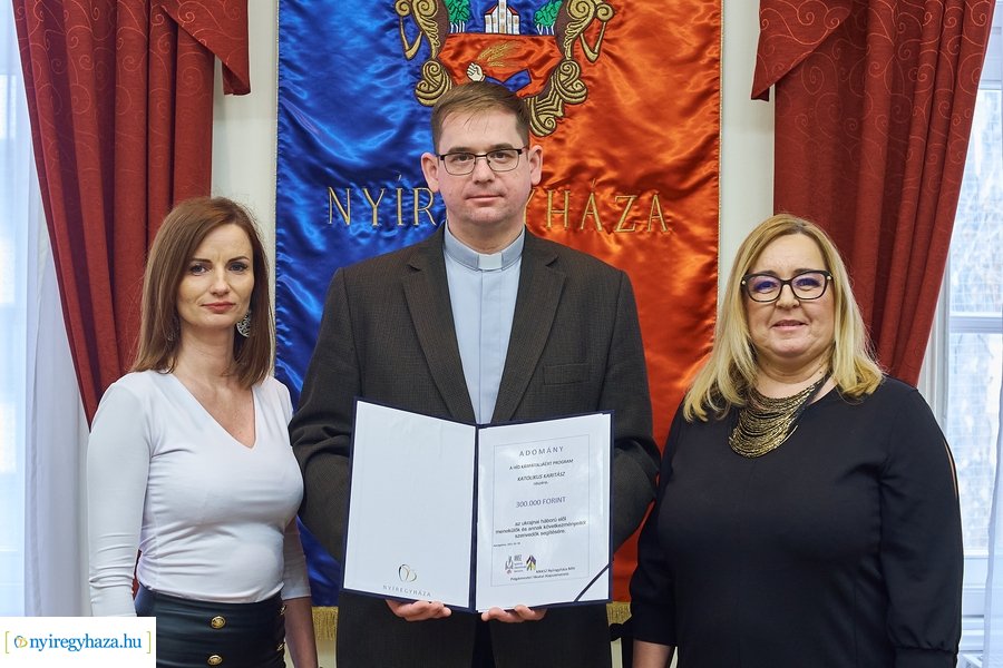 Adomány a Katolikus_Karitásznak