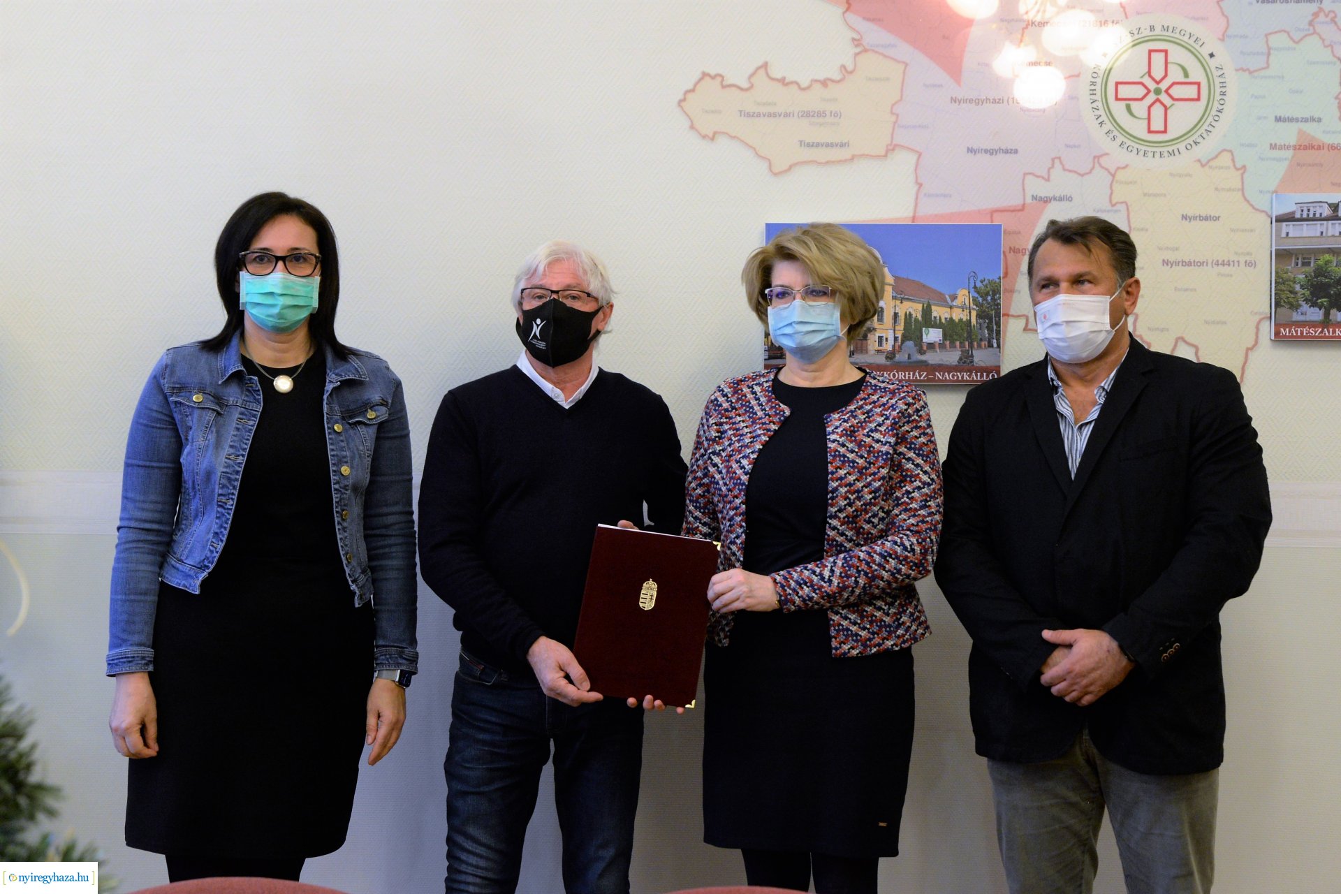 Adomány a kórház részére a Vállalkozók Nyíregyházáért Egyesülettől