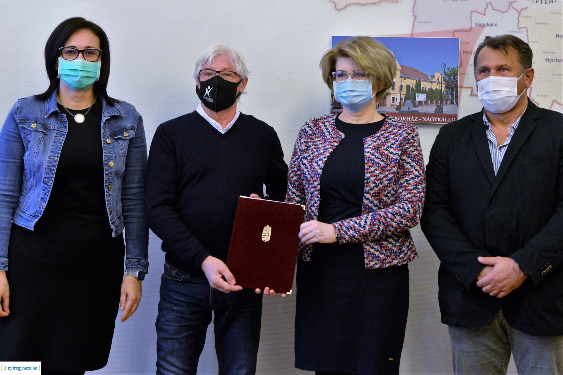 Adomány a kórház részére a Vállalkozók Nyíregyházáért Egyesülettől