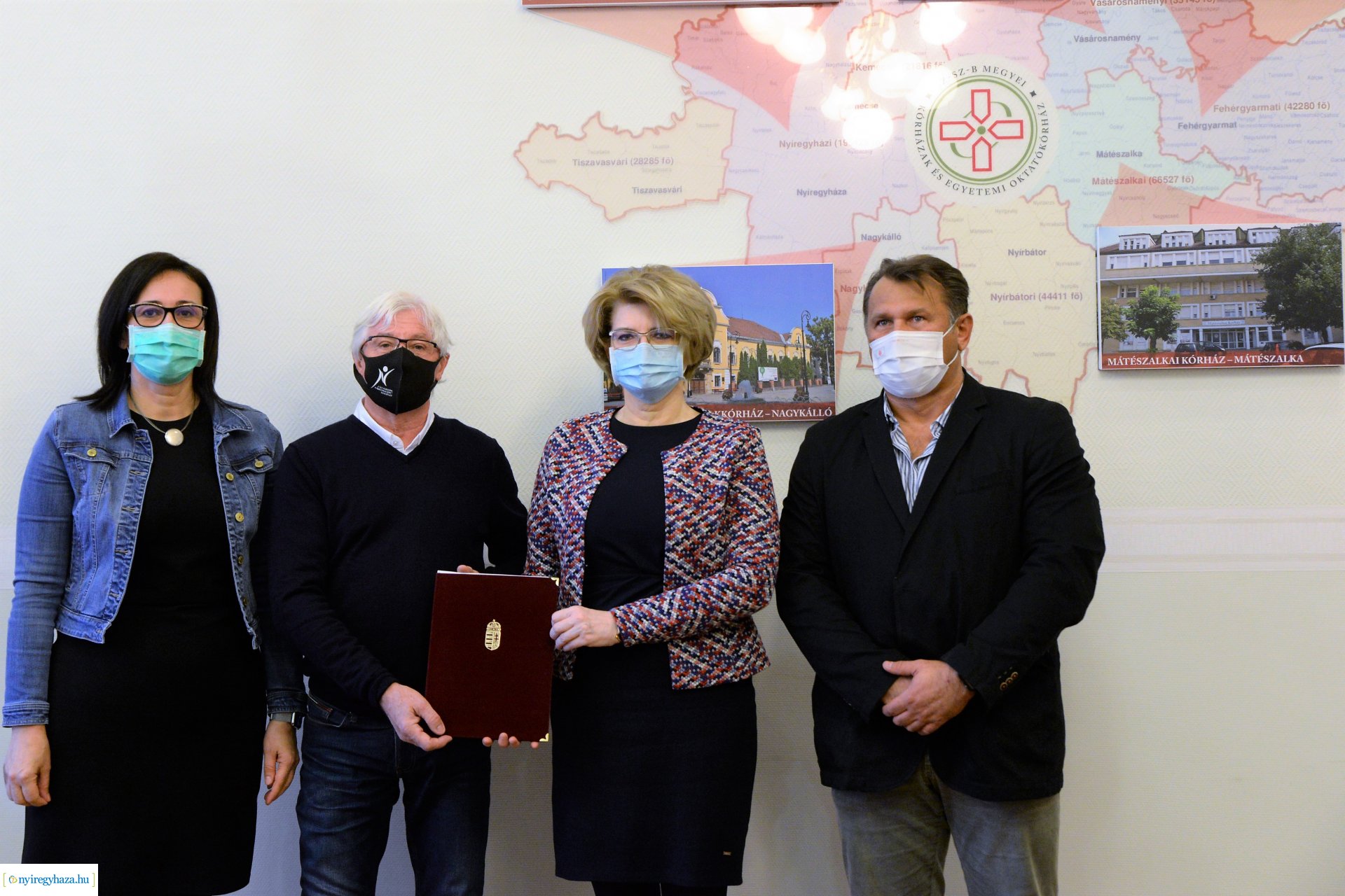 Adomány a kórház részére a Vállalkozók Nyíregyházáért Egyesülettől