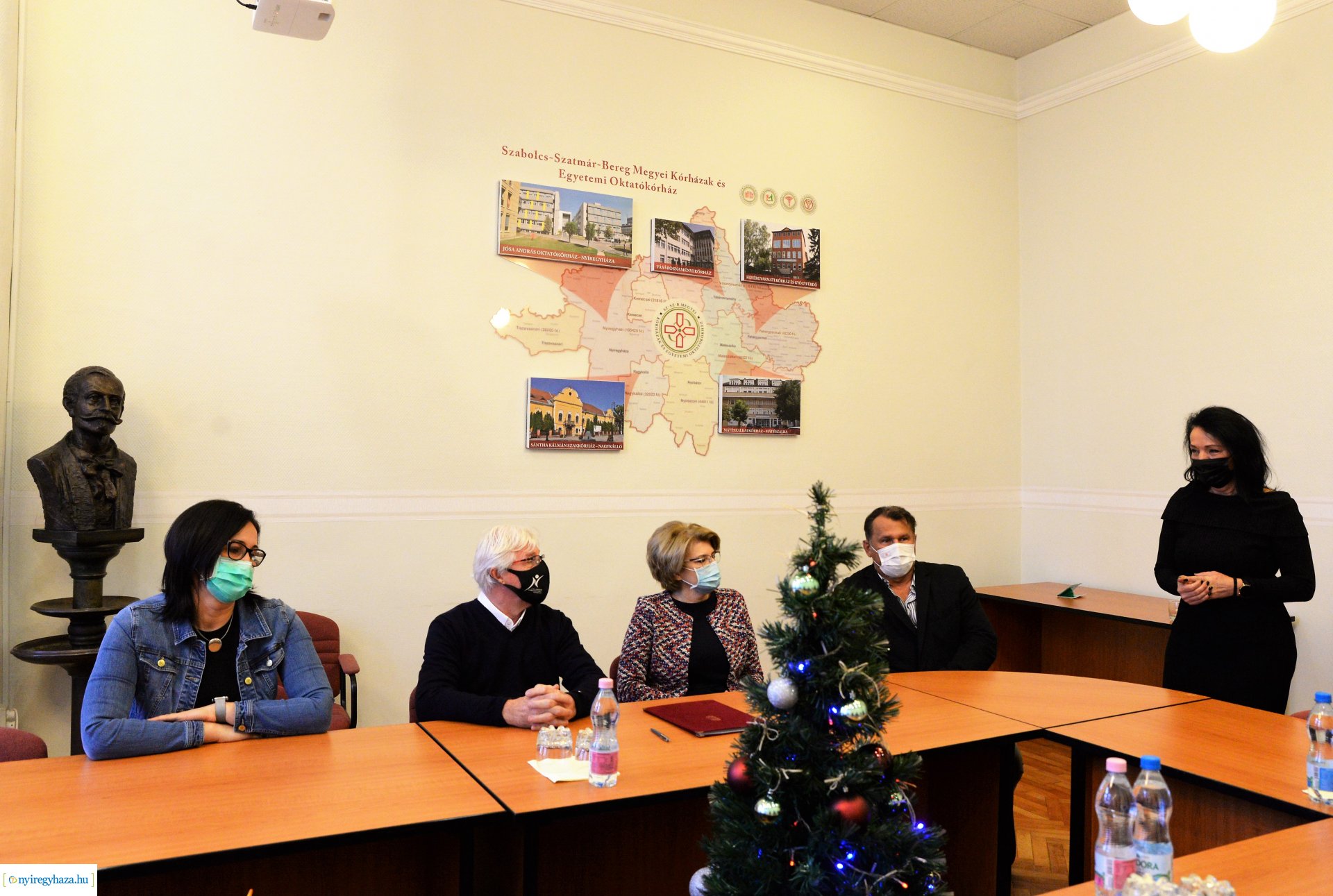 Adomány a kórház részére a Vállalkozók Nyíregyházáért Egyesülettől