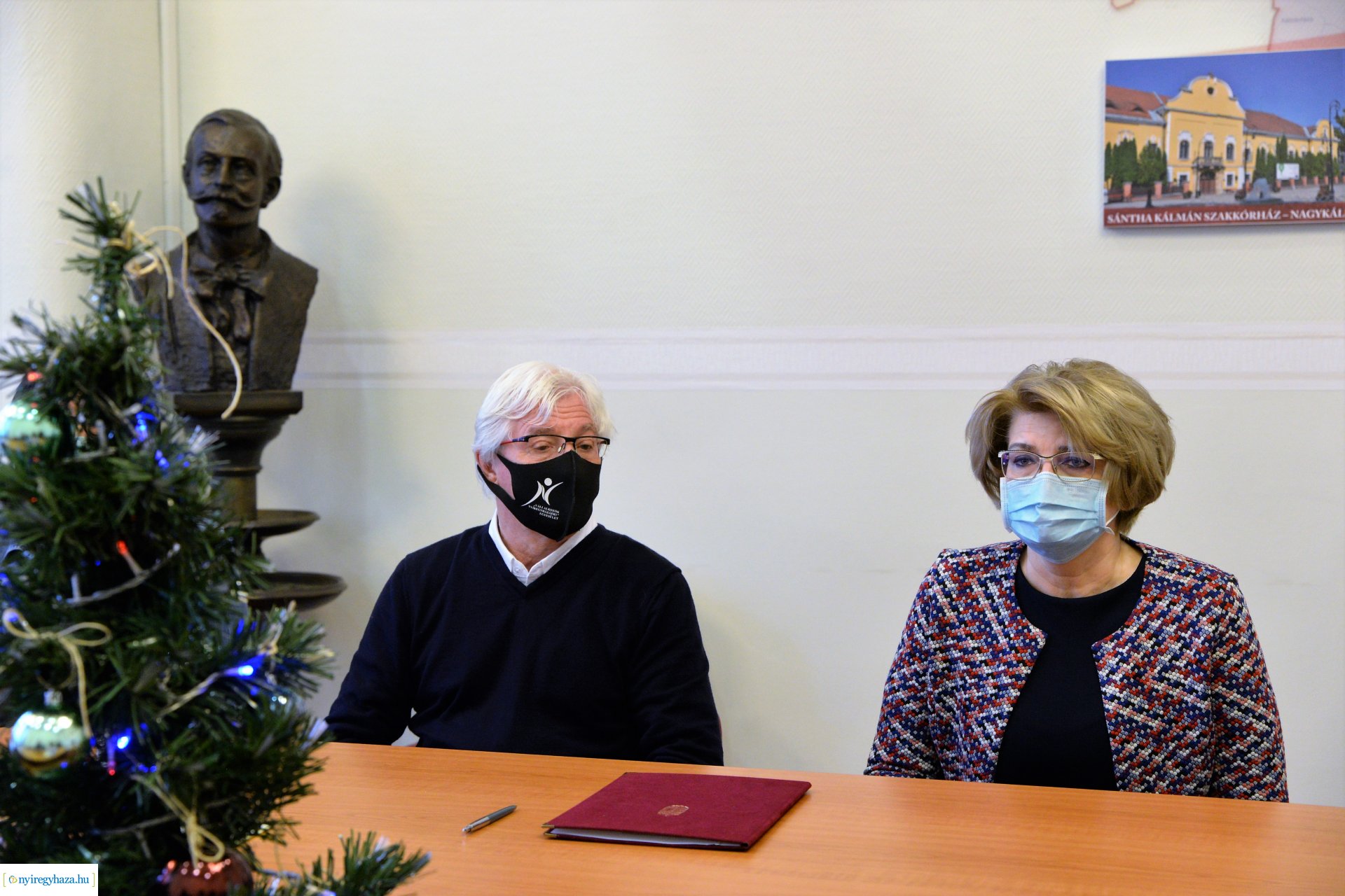 Adomány a kórház részére a Vállalkozók Nyíregyházáért Egyesülettől