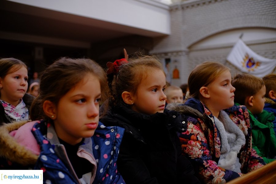 Adomány a Szent Imre iskolától