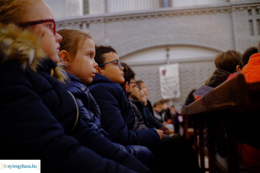 Adomány a Szent Imre iskolától