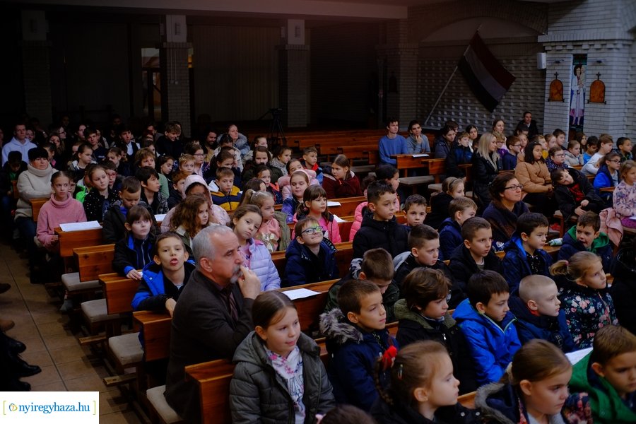 Adomány a Szent Imre iskolától