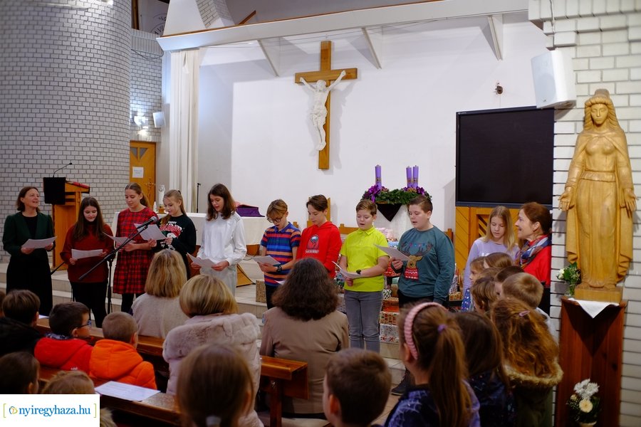 Adomány a Szent Imre iskolától