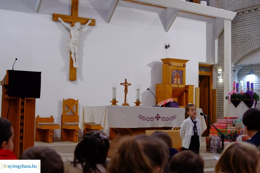 Adomány a Szent Imre iskolától