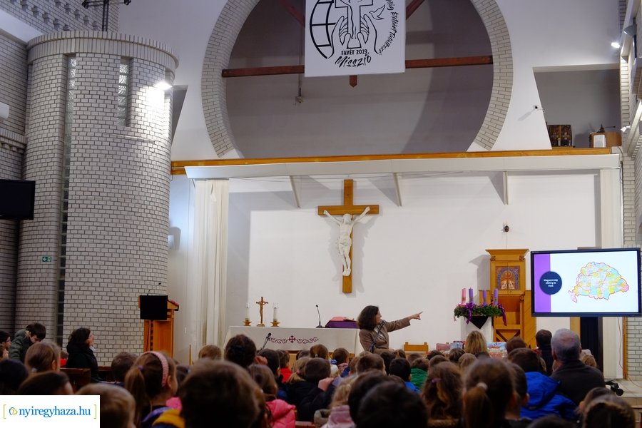 Adomány a Szent Imre iskolától