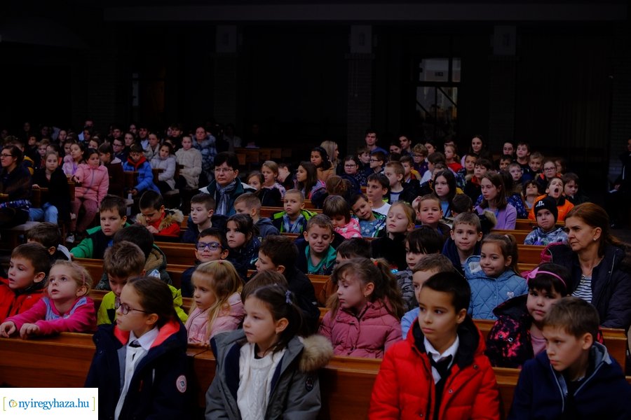 Adomány a Szent Imre iskolától