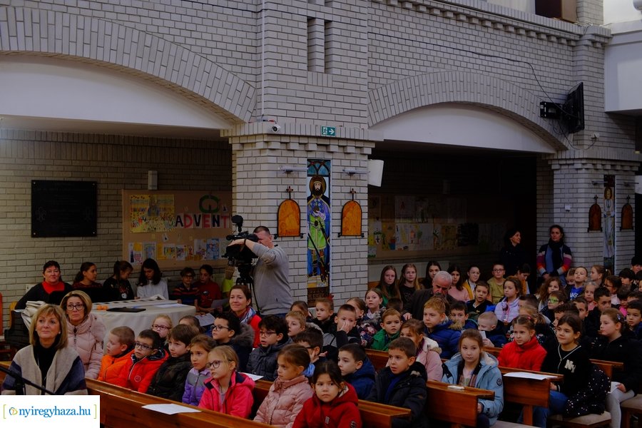 Adomány a Szent Imre iskolától