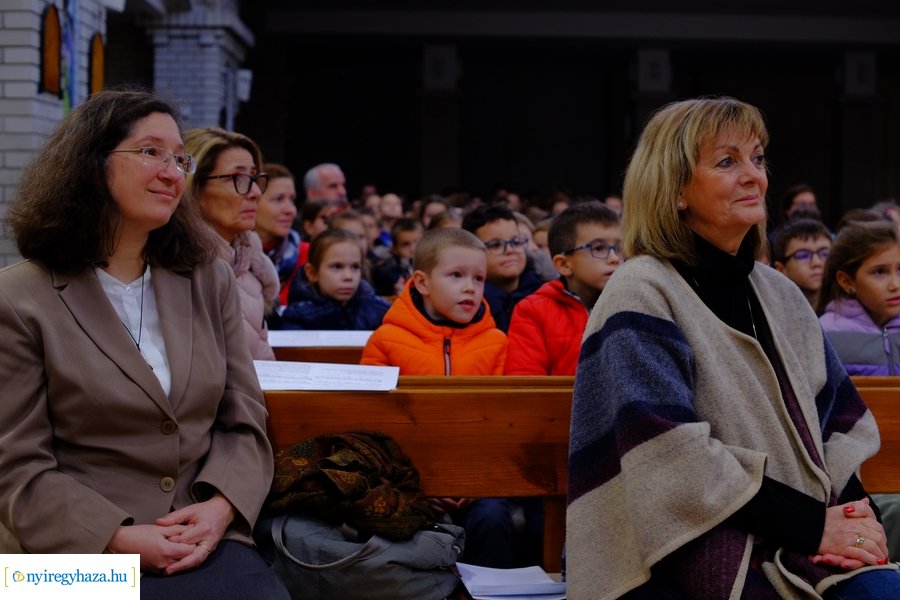 Adomány a Szent Imre iskolától