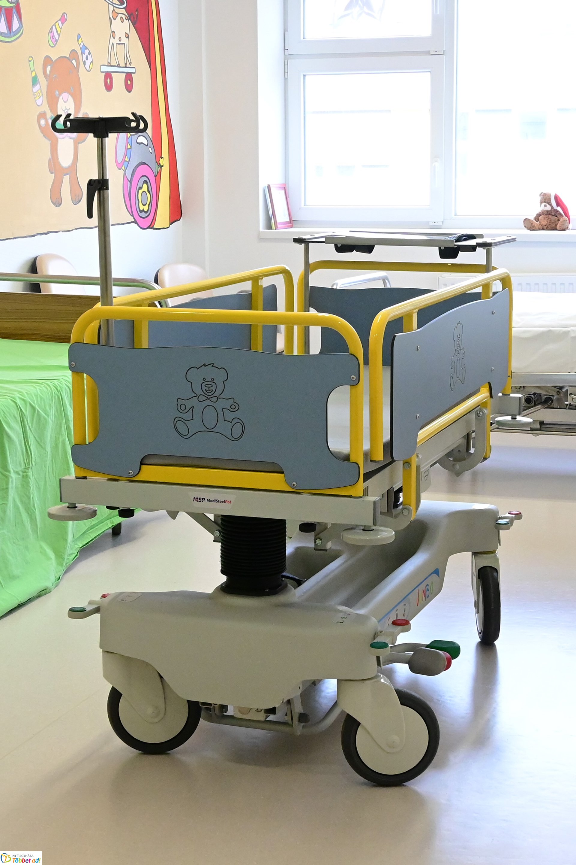 Adomány a vadászoktól a kórház gyermekosztálya részére