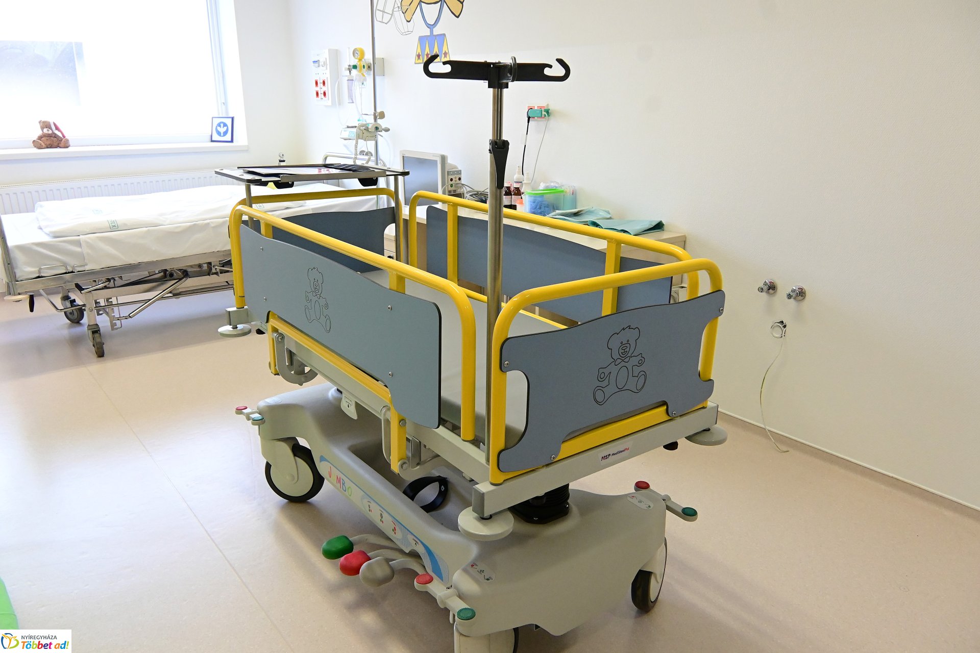 Adomány a vadászoktól a kórház gyermekosztálya részére