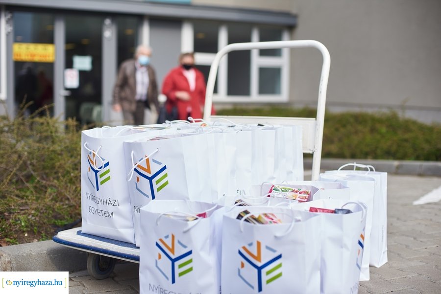 Adomány az egyetemtől 2021 04 22