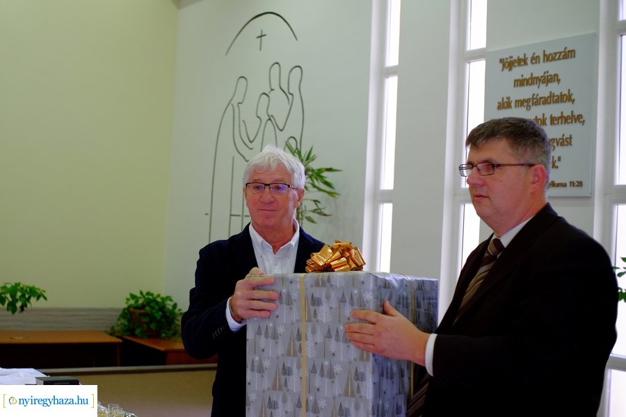 Adomány az idősotthonnak - VANYE