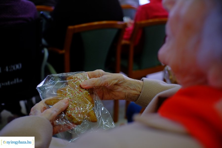 Adomány az idősotthonnak - VANYE