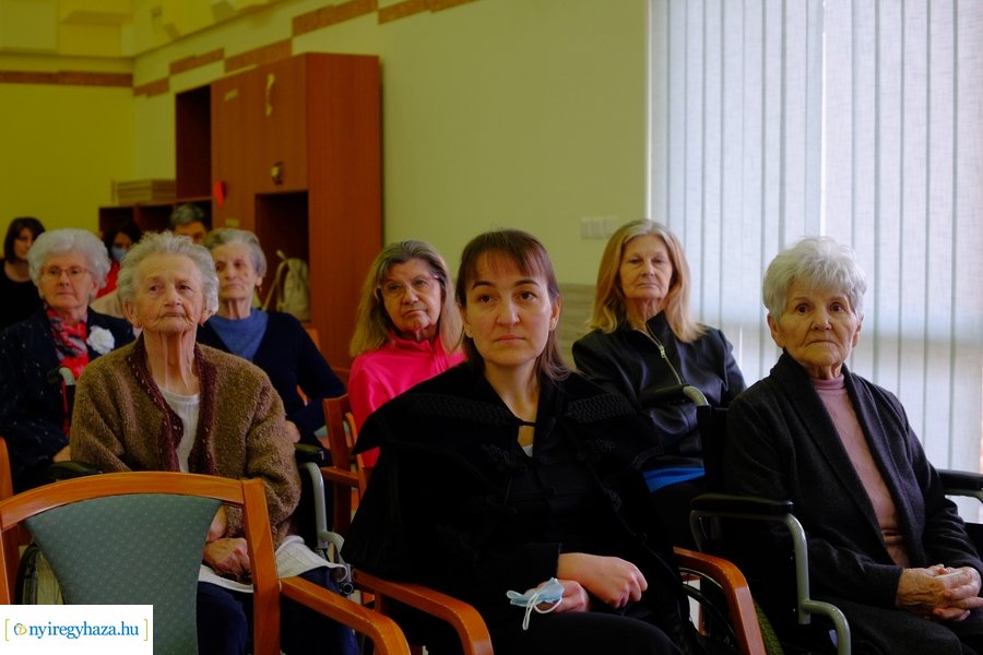 Adomány az idősotthonnak - VANYE