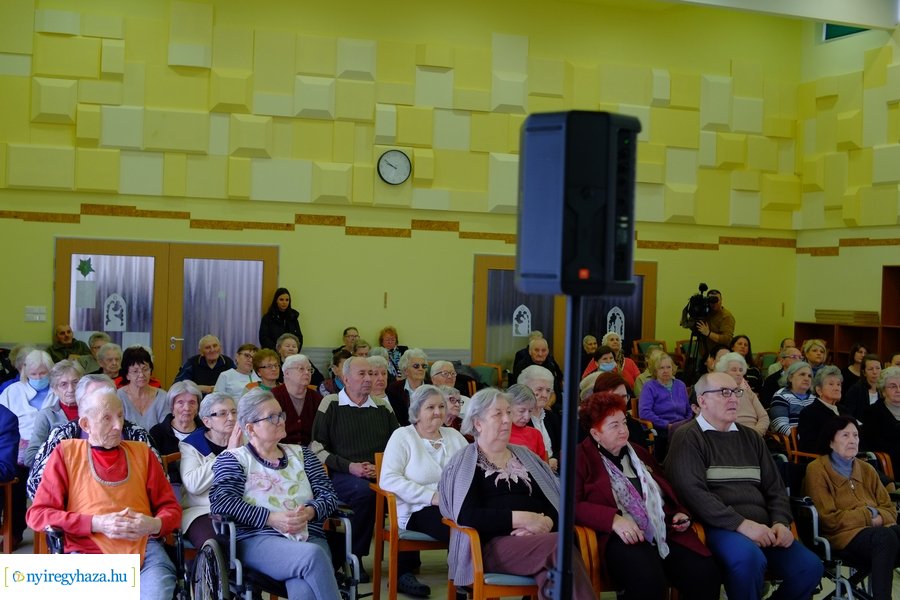 Adomány az idősotthonnak - VANYE