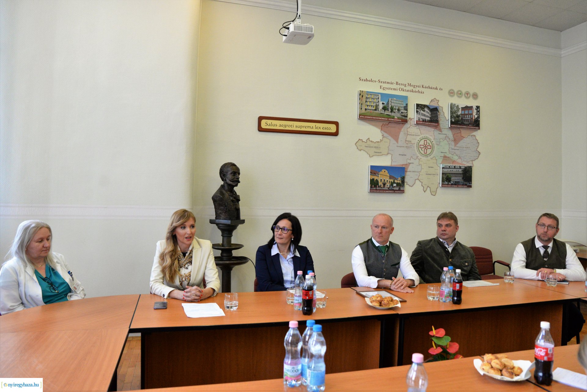 Adományt vittek a vadászok a Jósa András Oktató Kórházba