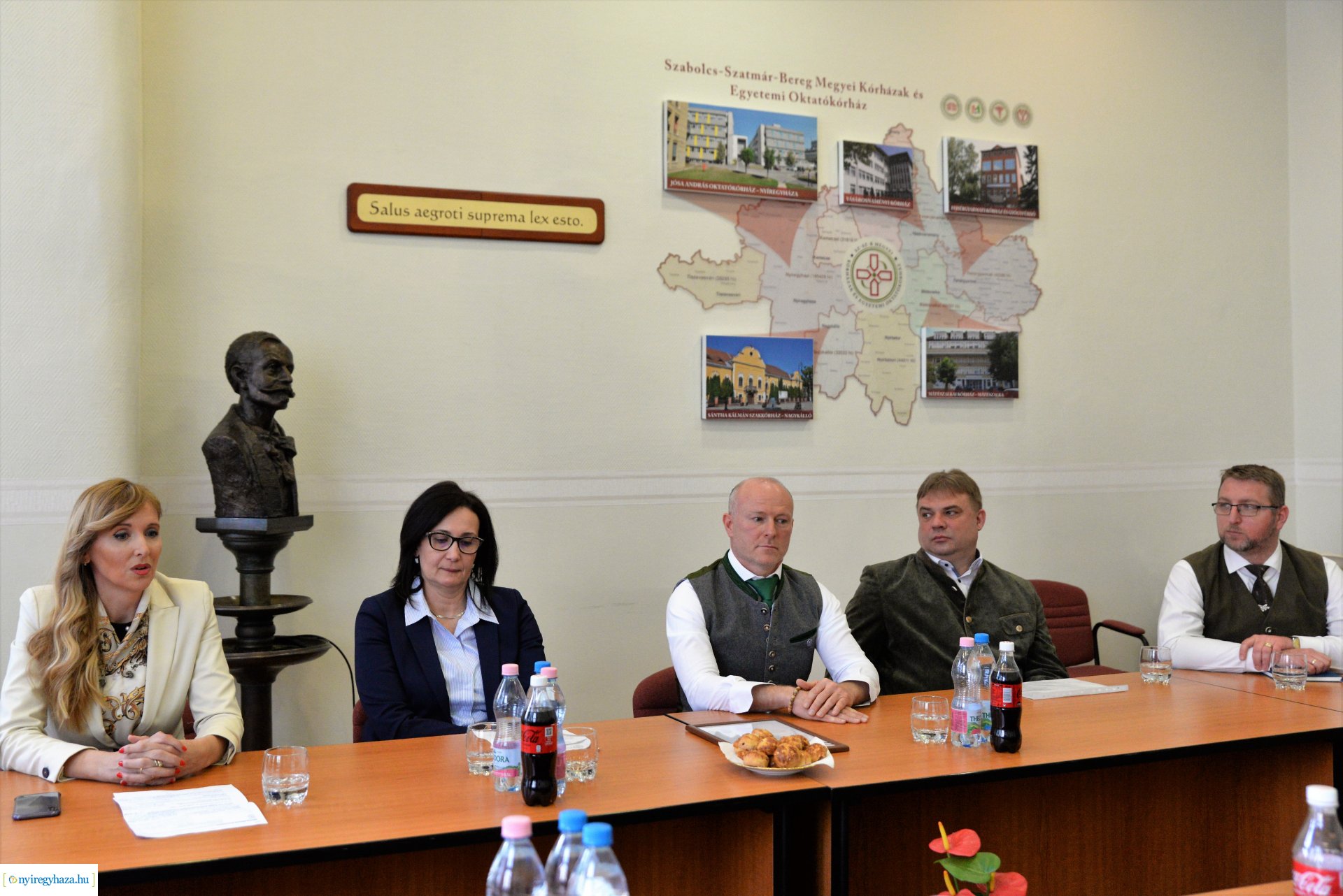 Adományt vittek a vadászok a Jósa András Oktató Kórházba