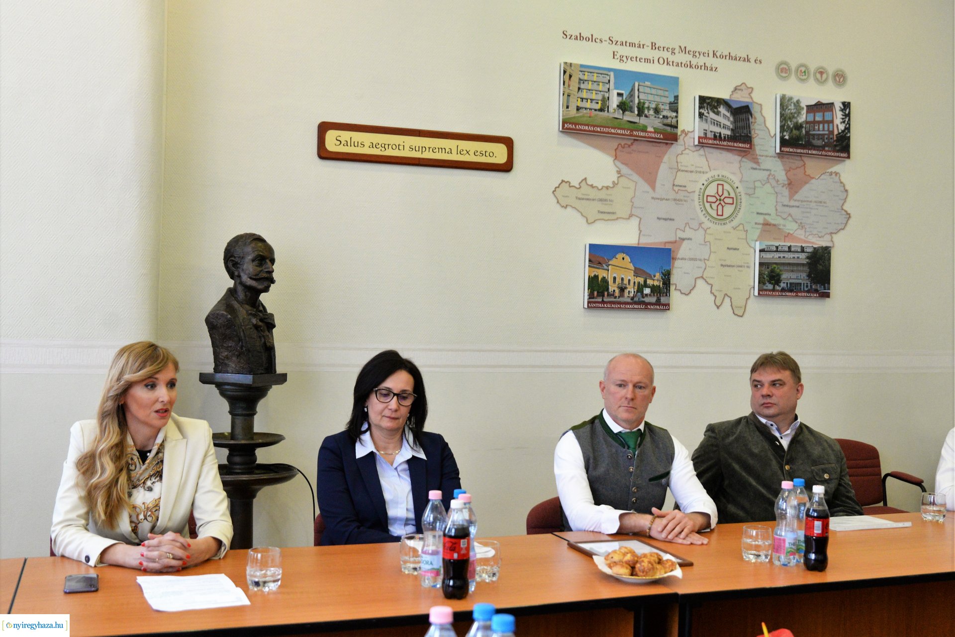 Adományt vittek a vadászok a Jósa András Oktató Kórházba