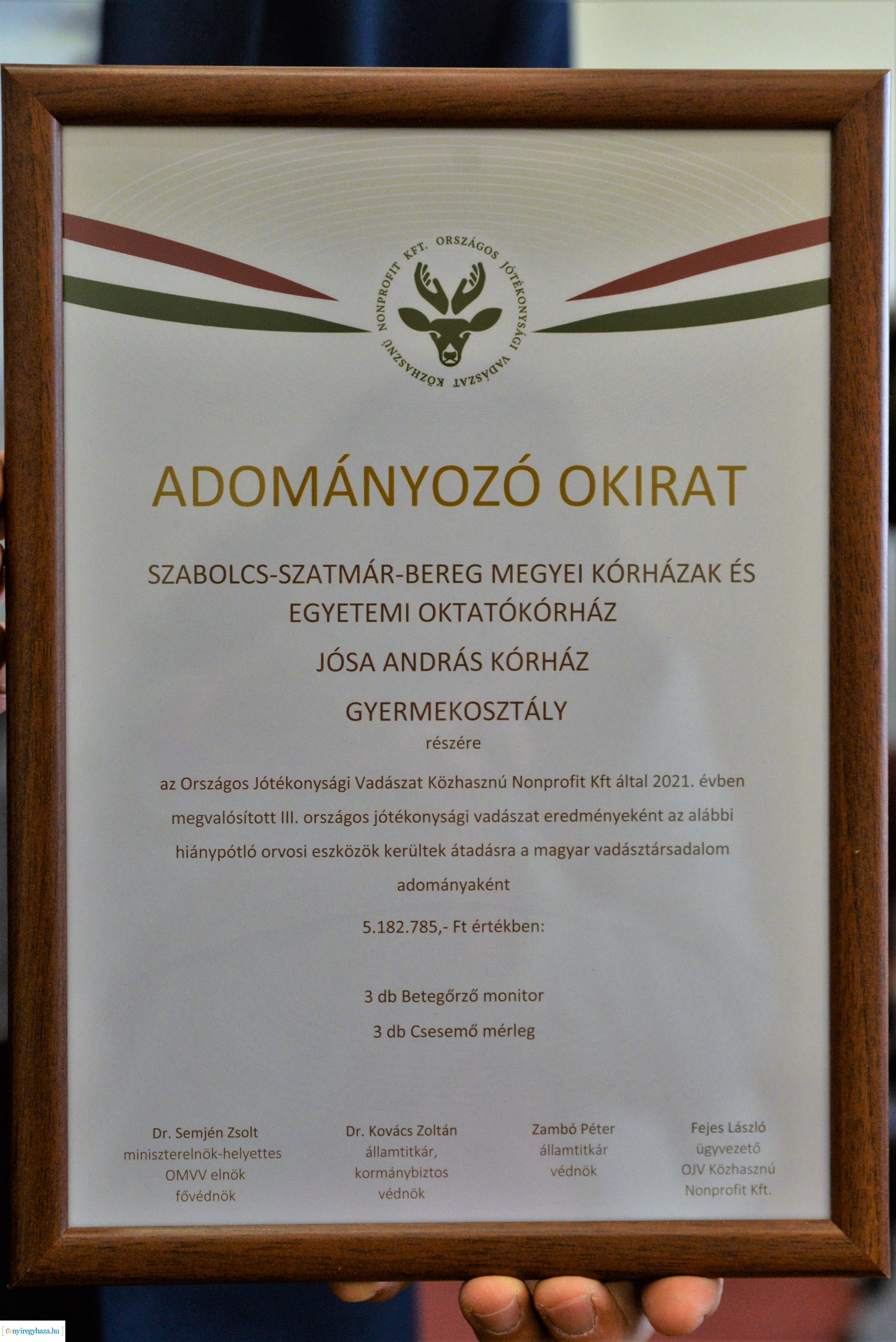 Adományt vittek a vadászok a Jósa András Oktató Kórházba