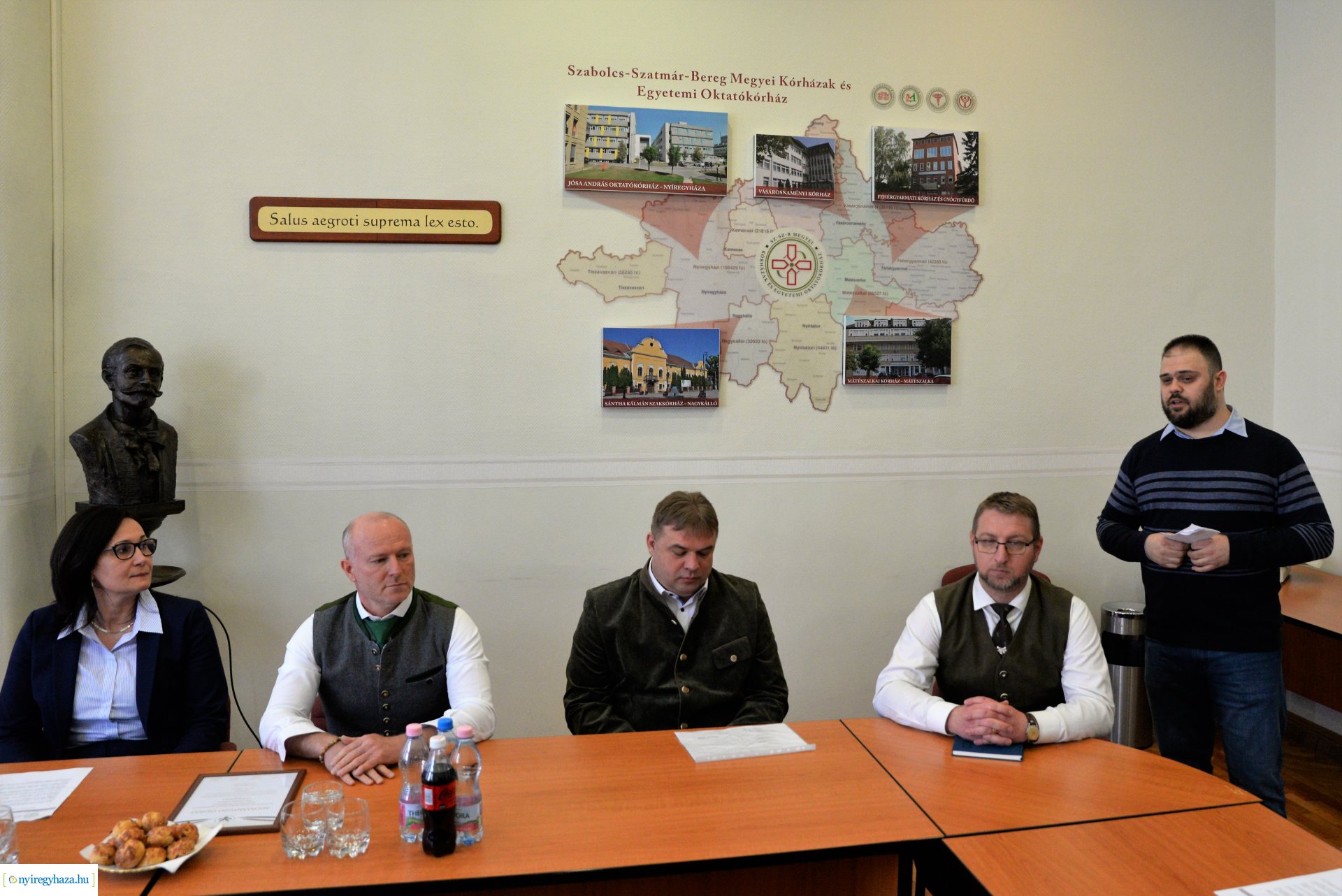 Adományt vittek a vadászok a Jósa András Oktató Kórházba