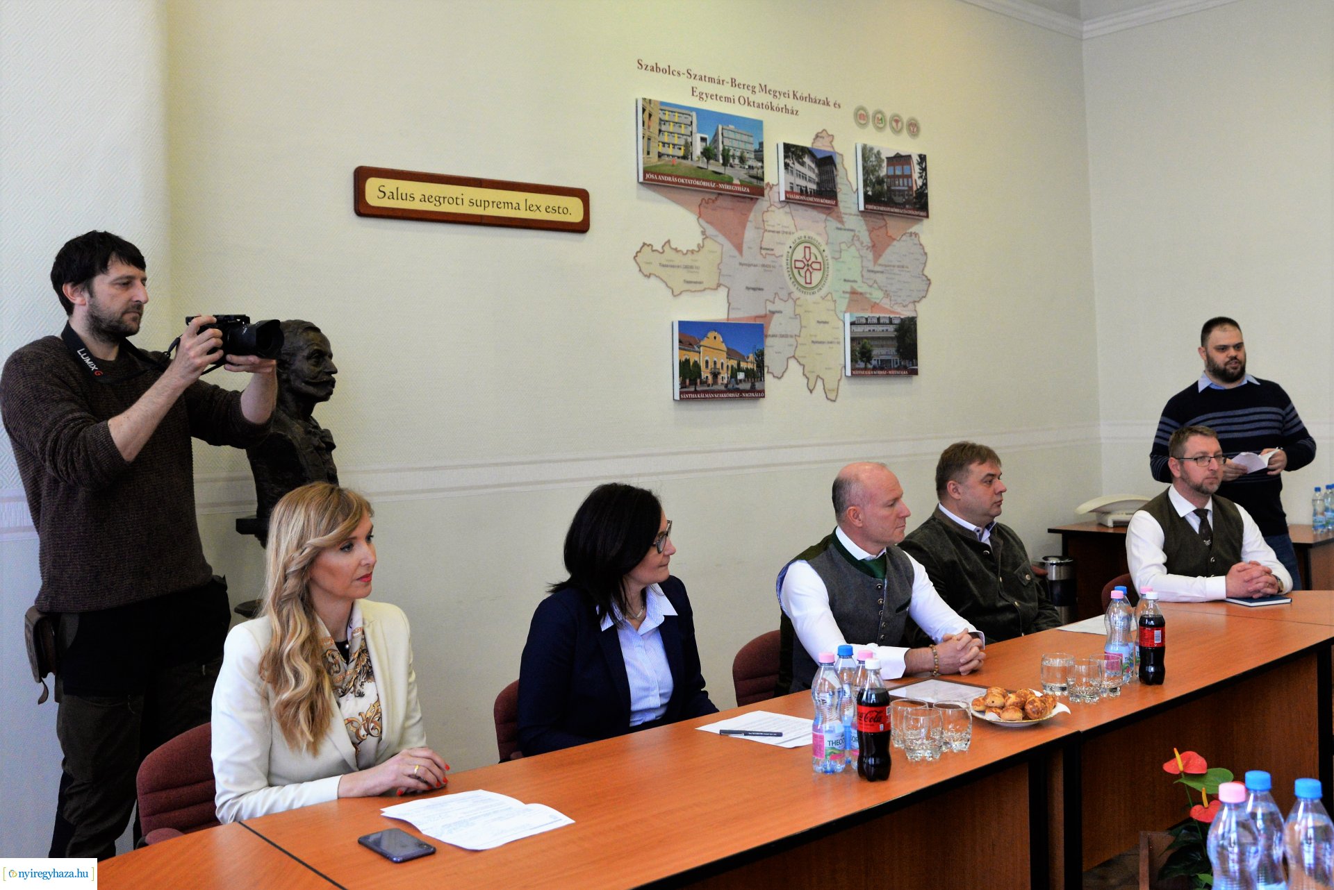 Adományt vittek a vadászok a Jósa András Oktató Kórházba