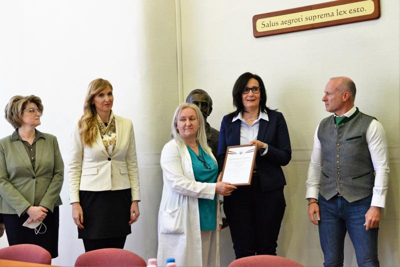 Adományt vittek a vadászok a Jósa András Oktató Kórházba