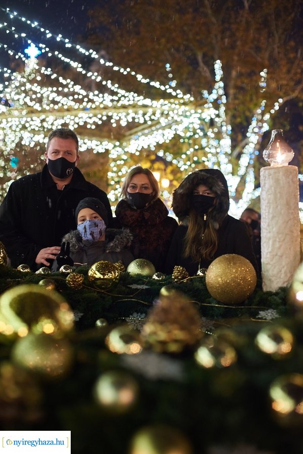 Advent 2020 első gyertyája