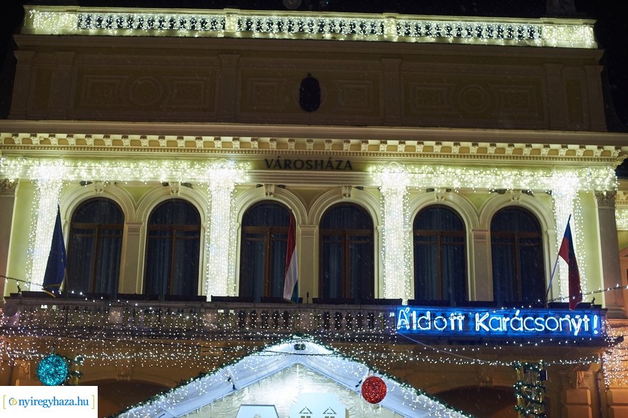 Advent 2020 első gyertyája