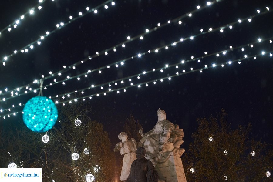 Advent 2020 első gyertyája