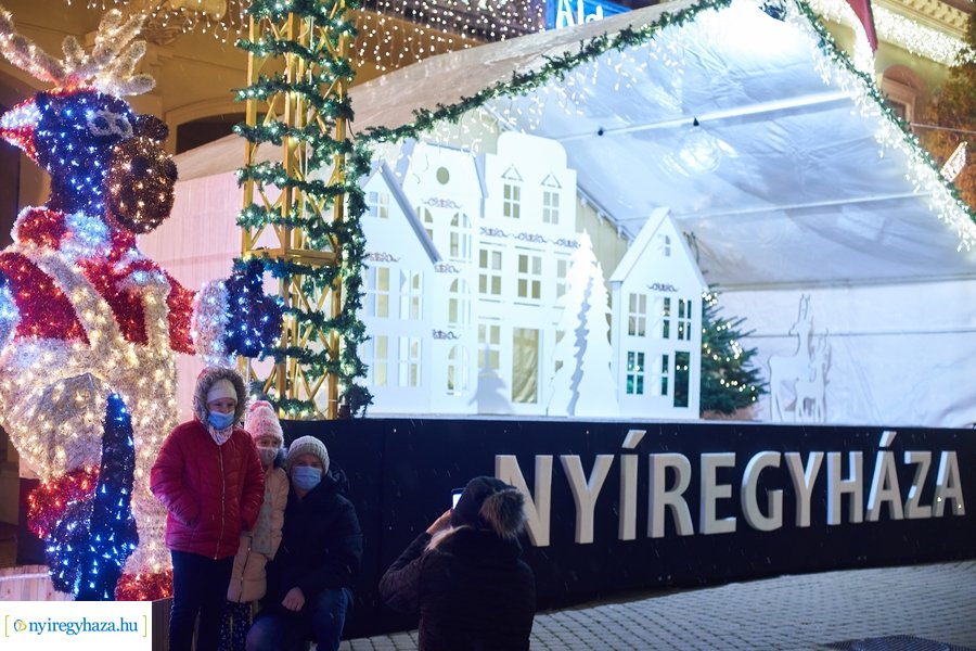 Advent 2020 első gyertyája