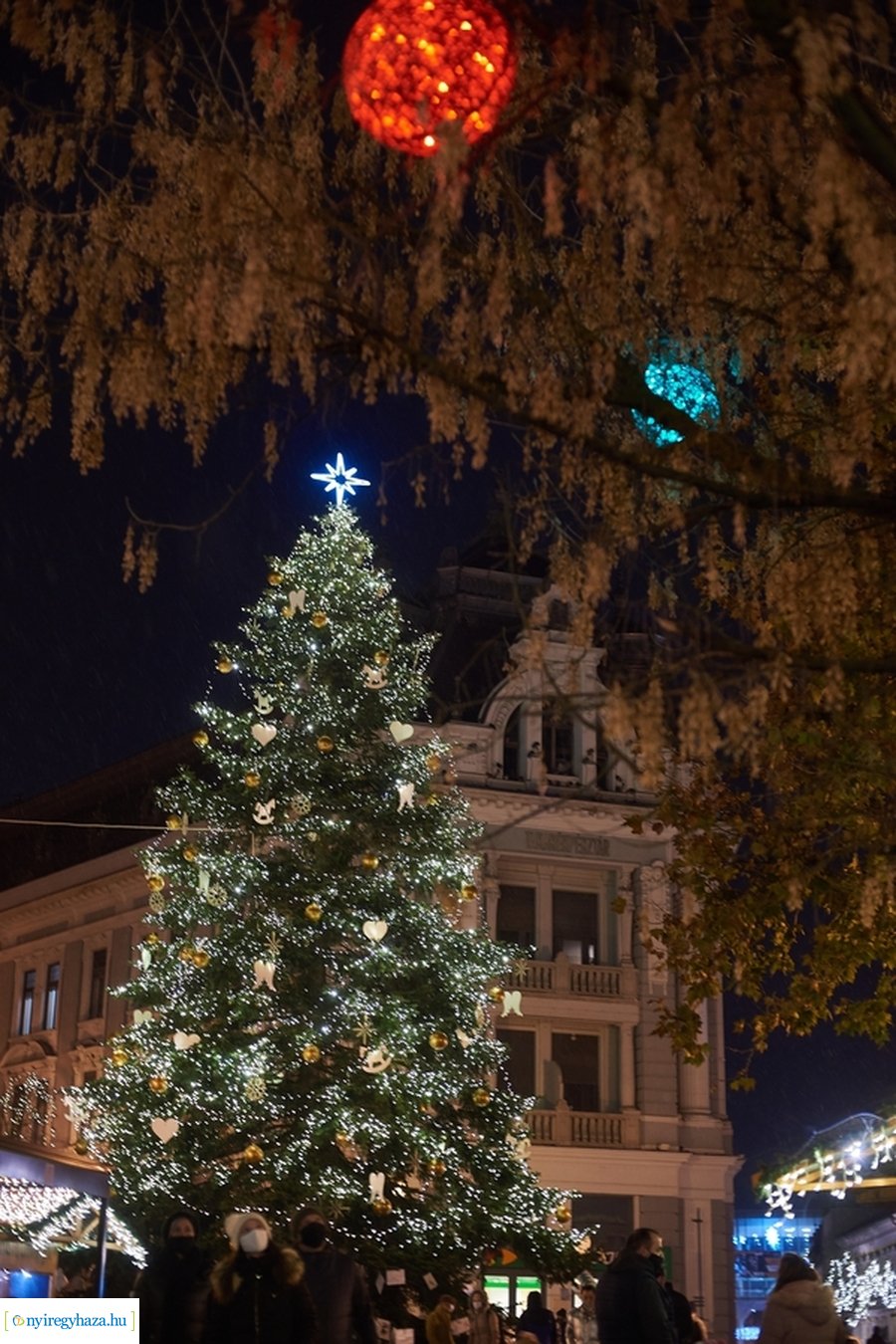 Advent 2020 első gyertyája