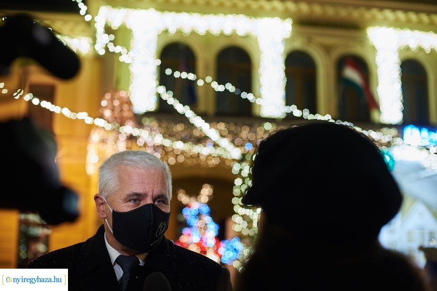 Advent 2020 első gyertyája