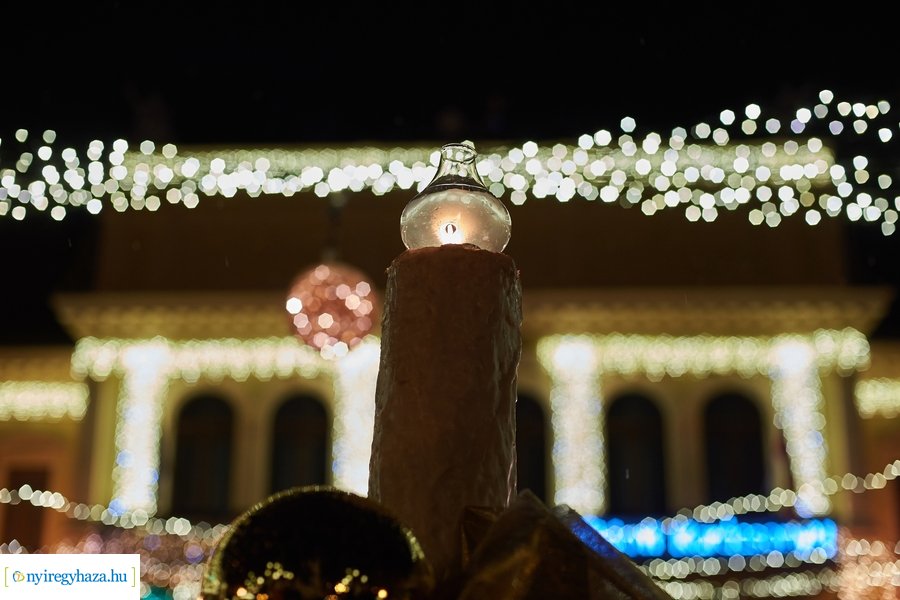 Advent 2020 első gyertyája